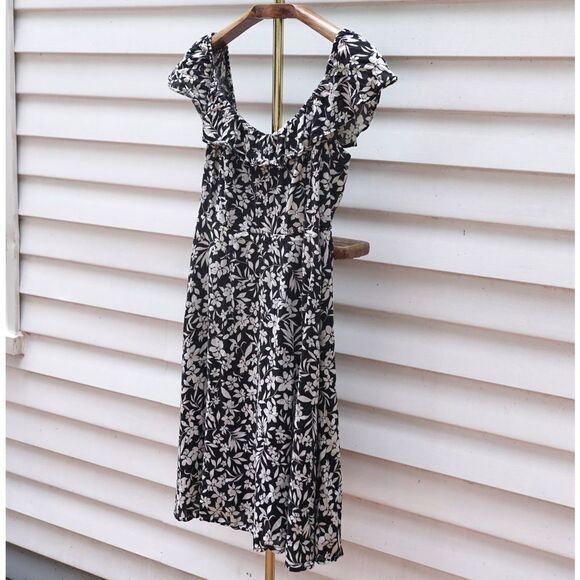 Old Navy Black Tropical Floral Fit and Flare Dress - Picture 3 of 8